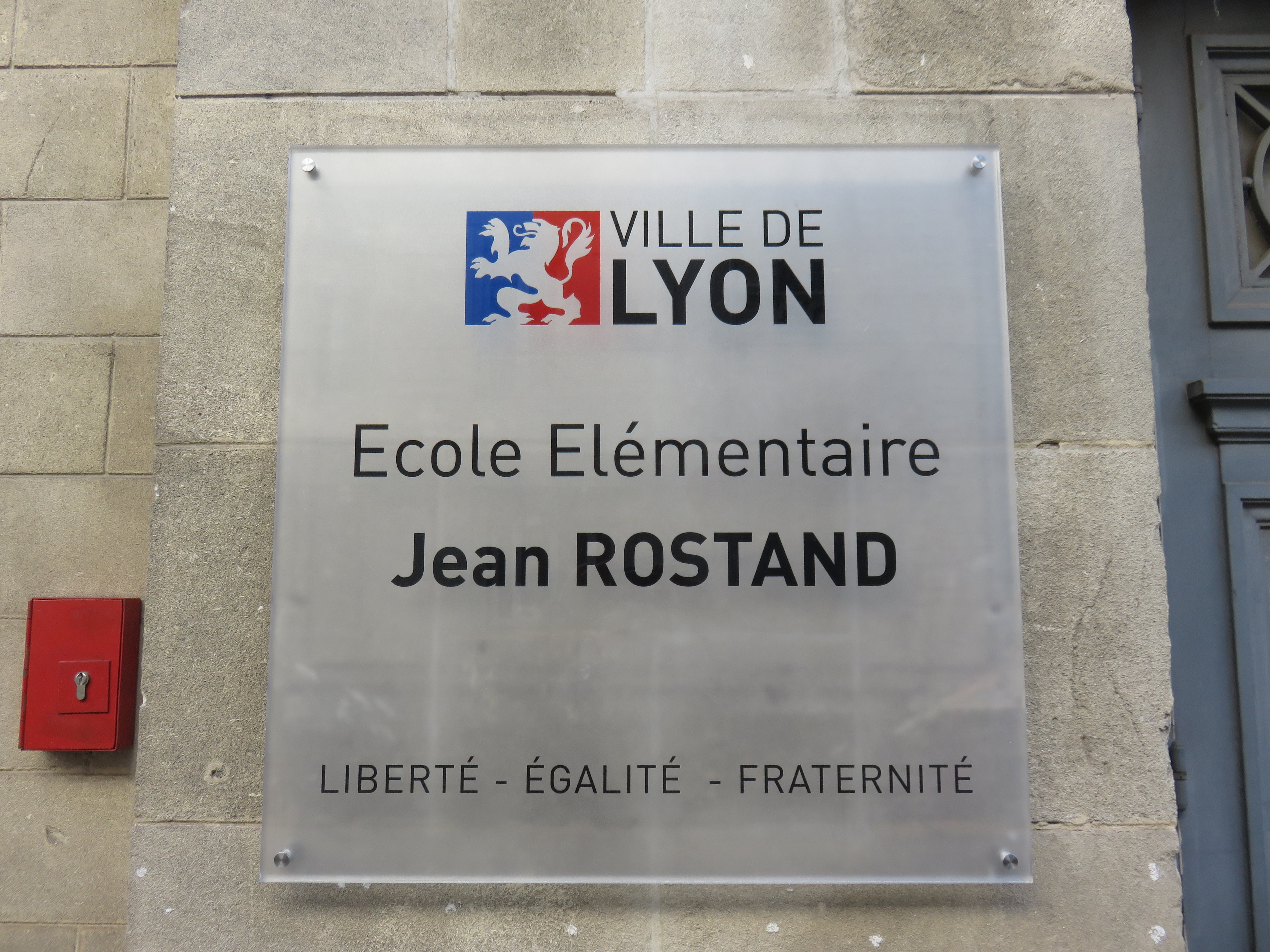 Lyon_6e_-_Plaque_ecole_Jean_Rostand_fev_2019